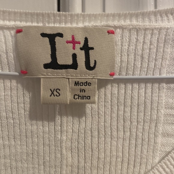 Label+Thread white vee top. - Picture 2 of 4